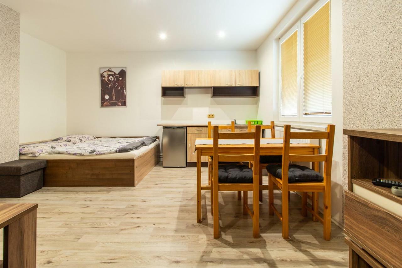 Restaurace penzion Pod Šumárníkem Tvarozna Lhota Exterior foto